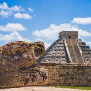 This picture shows the Kukulcán pyramid during an excursion in chichen itza