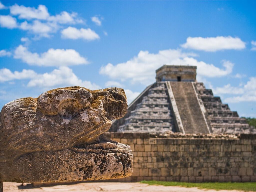 This picture shows the Kukulcán pyramid during an excursion in chichen itza