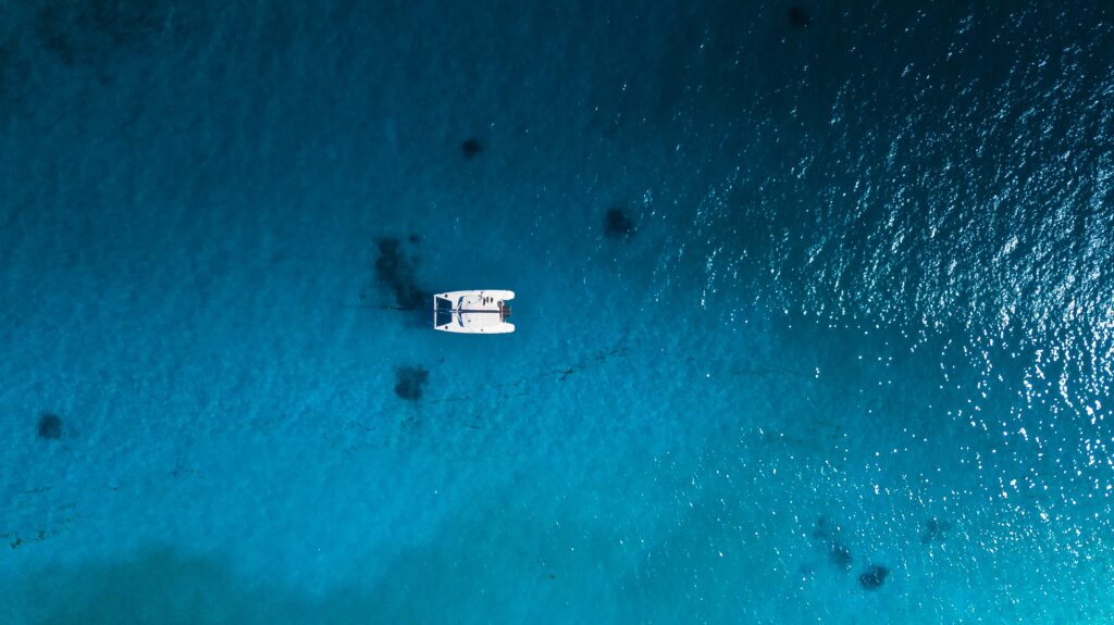 This picture shows a catamaran in the sea from Mexico towards Isla Mujeres