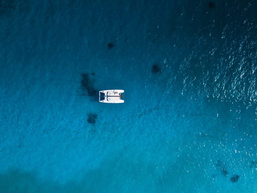 This picture shows a catamaran in the sea from Mexico towards Isla Mujeres